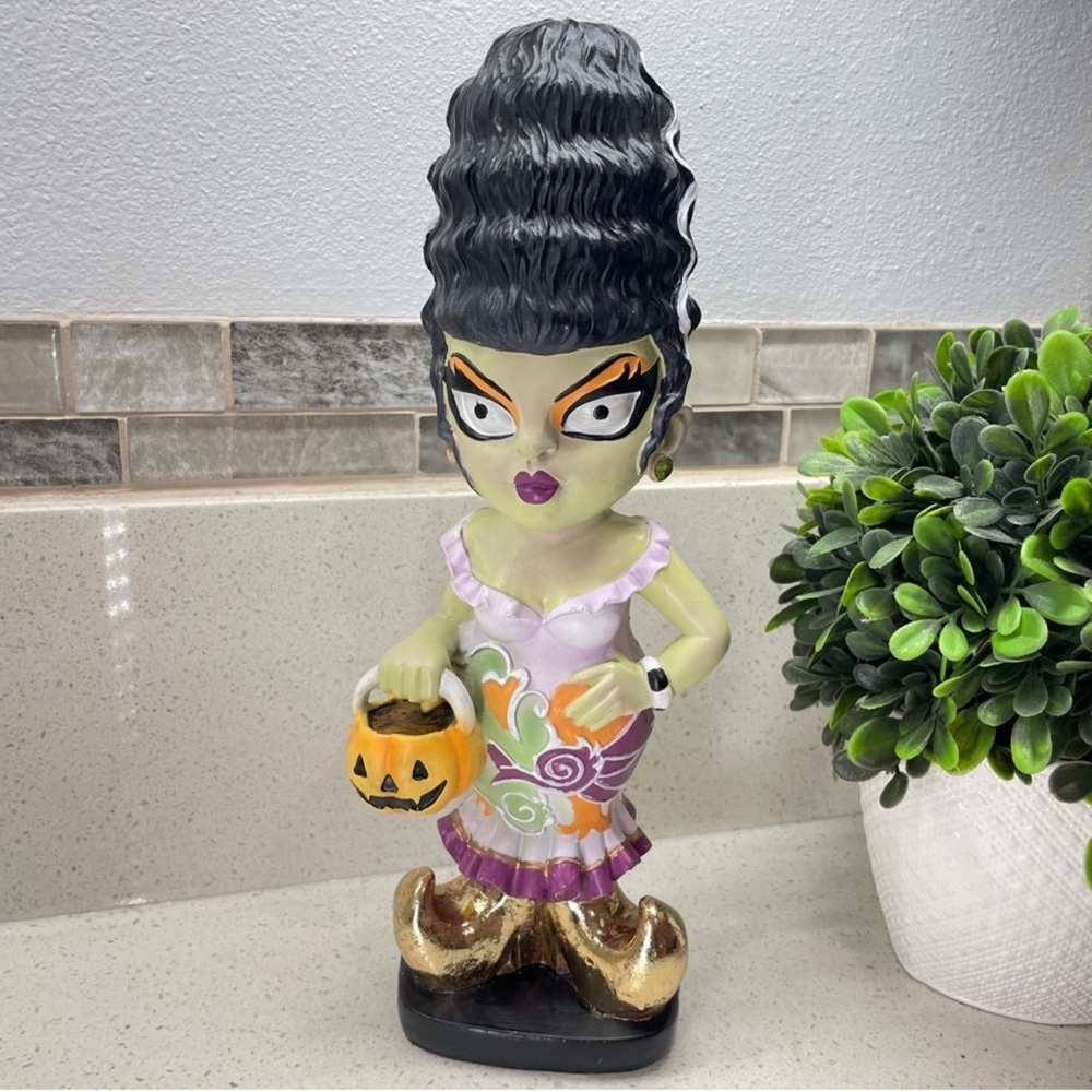 NEW Halloween Bride of Frankenstein with‎ Pumpkin Figurine Decor Sweet Street